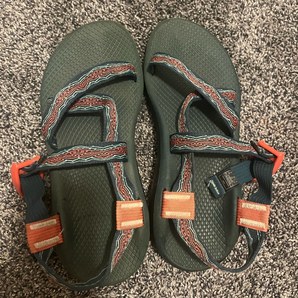 SIZE 8 CHACOS